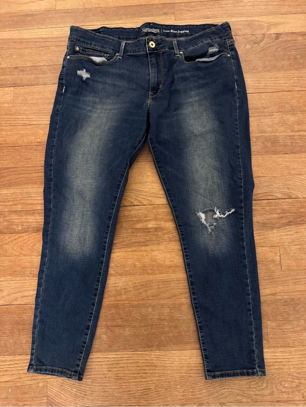 Levi's Signature Women's Blue Low- Rise Jegging Tag W33 L30 (Actual 36x27) b70